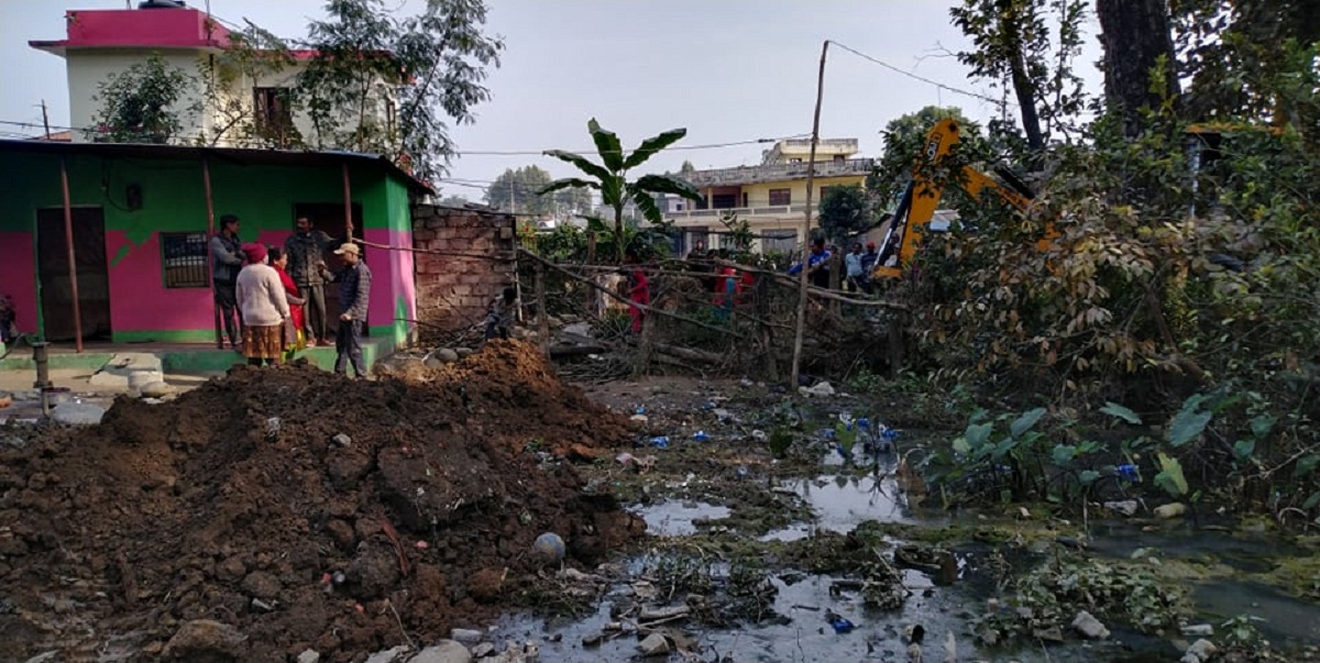 अत्तरियामा बजार क्षेत्रमा गरिएको वन अतिक्रमण हटाउन सुरु